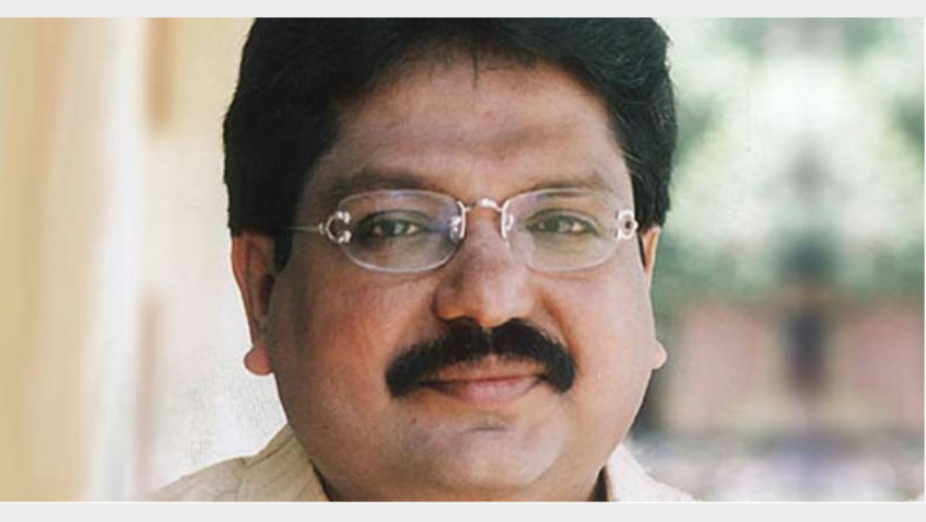 വിരമിച്ച ശേഷവും കാറില്‍ നക്ഷത്ര ചിഹ്നവുമായി യാത്ര ചെയ്ത മുന്‍ ഡിജിപി ടോമിന്‍ തച്ചങ്കരിക്ക് പിഴ