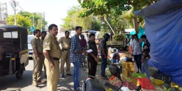 പരുമല ചന്തയുടെ പ്രവർത്തനം പഞ്ചായത്ത് അധികൃതരും പോലീസും ചേർന്ന് നിർത്തി വെപ്പിക്കുന്നു