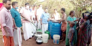 പുലപ്രകുന്ന് കോളനിയില്‍ ബിജെപി ജില്ലാ ജനറല്‍ സെക്രട്ടറി എം. മോഹനന്‍ കുടിവെള്ളം വിതരണം ഉദ്ഘാടനം ചെയ്യുന്നു