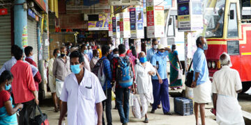 പത്തനംതിട്ട ബസ്റ്റാൻഡിൽ യാത്രക്കാരുടെ തിരക്ക്