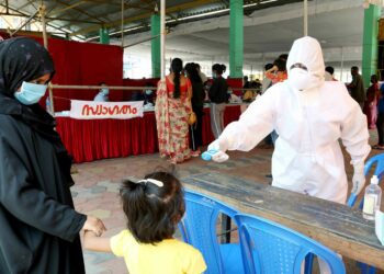 അതിര്‍ത്തി കടന്നെത്തുന്നവരെ കുമളിയില്‍ പരിശോധിക്കുന്നു