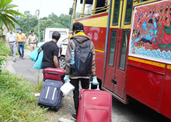 ഉക്രെയിനില്‍ നിന്നും എത്തിയ പ്രവാസികളെ തൊടുപുഴയില്‍ എത്തിച്ച് സര്‍ക്കാര്‍ നിരീക്ഷണ കേന്ദ്രത്തിലേക്ക് മാറ്റുന്നു