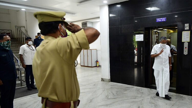 അഞ്ചാം വാര്‍ഷികത്തോടനുബന്ധിച്ച പത്രസമ്മേളനത്തിനായി മുഖ്യമന്ത്രി എത്തുന്നു