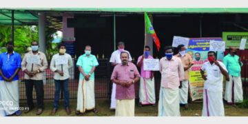 ബിജെപി പ്രതിഷേധ സമരം ജില്ലാ വൈസ് പ്രസിഡന്റ് എ.ജി. ശ്രീകുമാര്‍ ഉദ്ഘാടനം ചെയ്യുന്നു