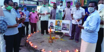 അതിര്‍ത്തിയില്‍ വീരമൃത്യുവരിച്ച ജവാന്മാര്‍ക്കായി അഞ്ചല്‍ പട്ടണത്തില്‍ പൂര്‍വ്വ സൈനിക പരിഷത്തിന്റെ ആഭിമുഖ്യത്തില്‍ നടന്ന ദീപം തെളിയിക്കല്‍