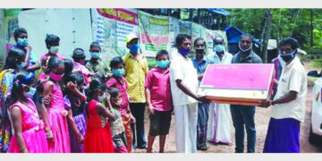 അരിപ്പ സമരഭൂമിയില്‍ ഫേസ് ബുക്ക് കൂട്ടായ്മ ടിവി എത്തിച്ചപ്പോള്‍