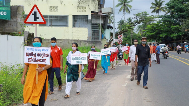 കോലിയക്കോട് പൂലന്തറയില്‍ ജനവാസ കേന്ദ്രത്തിലെ ക്രഷര്‍ യൂണിറ്റിനെതിരെ നാട്ടുകാര്‍ നടത്തിയ പ്രതിഷേധം