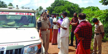 ഹിന്ദുഐക്യവേദി നേതാക്കള്‍ പ്രതിഷേധിക്കുന്നു