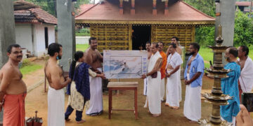 എടച്ചേരി ചുണ്ടയില്‍ തെരു ശ്രീ മഹാഗണപതി ക്ഷേത്രത്തിന്റെ കിഴിലുള്ള ഓണ്‍ലൈന്‍ പഠനകേന്ദ്രത്തിലേക്ക് കമ്മളക്കുന്നുമ്മല്‍ സുധീഷ് നല്‍കിയ ടിവി ക്ഷേത്രം പ്രസിഡന്റ് പി. രാധാകൃഷ്ണന് കൈമാറുന്നു