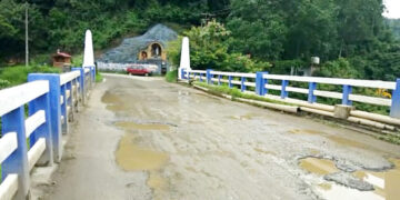 കുഴികള്‍ നിറഞ്ഞ വിമലാസിറ്റി പാലം