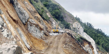 ഗ്യാപ്പ് റോഡില്‍ നിര്‍മ്മാണം പുരോഗമിക്കുന്നു (ഫയല്‍)