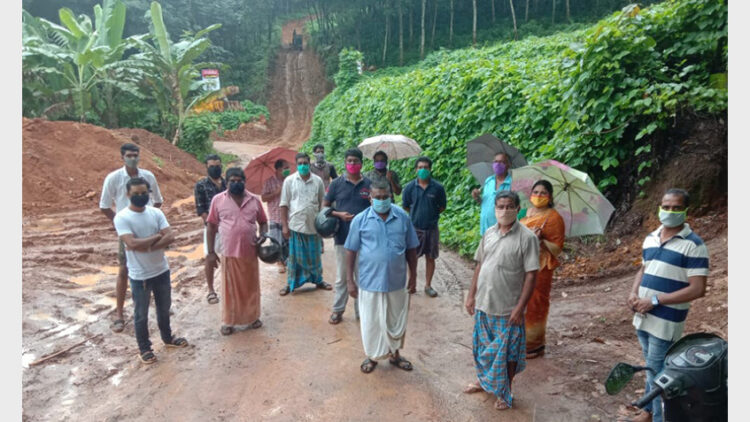 പുനലൂരിലെ ക്രഷര്‍ നിര്‍മാണ യൂണിറ്റിനായുള്ള കുന്നിടിക്കല്‍ നാട്ടുകാര്‍ തടഞ്ഞപ്പോള്‍