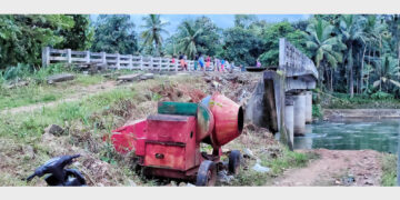 പ്രശ്‌നം രാഷ്ട്രീയ വൈരമോ... പാലം പണി തീര്‍ന്നിട്ടും അപ്രോച്ച് റോഡ് നിര്‍മ്മിക്കാതെ കിടക്കുന്ന കാഞ്ഞിരമറ്റം-മാരിയില്‍ കലുങ്ക് പാലം