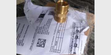 ആമസോണില്‍ ഓര്‍ഡര്‍ ചെയ്ത കാര്‍ വാഷറിന് പകരം ലഭിച്ച നട്ട്‌