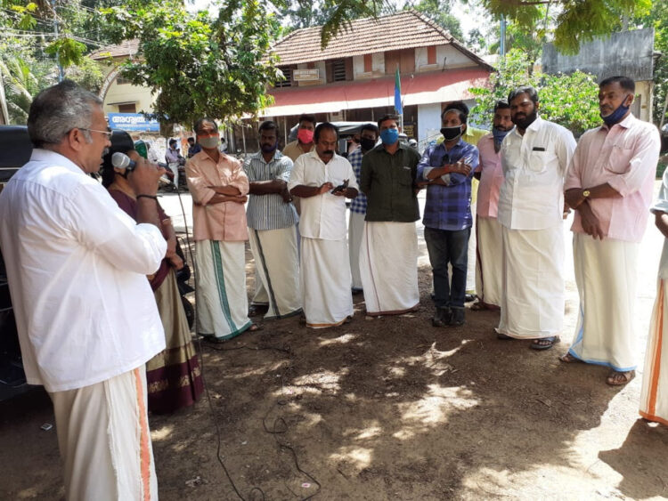 കൊല്ലയിൽ പഞ്ചായത്തിലെ കരട് വോട്ടർപട്ടികയിലെ ക്രമക്കേട് അന്വേഷിക്കണമെന്നാവശ്യപ്പെട്ട് ബിജെപി പഞ്ചായത്ത് ഓഫീസിനു മുന്നിൽ നടത്തിയ പ്രതിഷേധസമരം