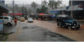 കനത്തമഴയെത്തുടര്‍ന്ന് കഞ്ഞിക്കുഴി ടൗണില്‍ വെള്ളക്കെട്ട് രൂപപ്പെട്ട നിലയില്‍