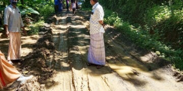 ചെളിനിറഞ്ഞ് കിടക്കുന്ന മേലേചിന്നാര്‍ കല്ലടക്കട-പെരിഞ്ചാംകുട്ടി റോഡ്‌