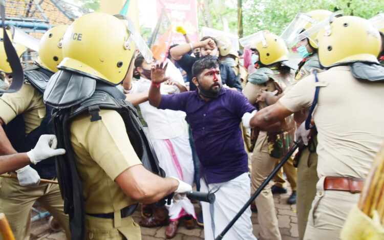 മാര്‍ച്ചിനിടയില്‍ പോലീസ് ലാത്തിച്ചാര്‍ജ്ജില്‍ പരിക്കേറ്റ ജില്ലാ ജനറല്‍ സെക്രട്ടറി വൈശാഖ്