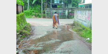 തഴുത്തല - മുഖത്തല റോഡിð ശാന്തി ലൈബ്രറിക്ക് സമീപം പൈപ്പ്‌ലൈന്‍ പൊട്ടി കുടിവെള്ളം പാഴാകുന്നു