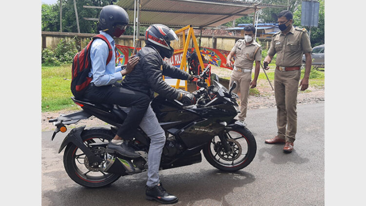 അസി.മോട്ടോര് വെഹിക്കിള് ഇന്സ്പെക്ടര് ഡി. ശരത്തിന്റെ നേതൃത്വത്തില് നടക്കുന്ന പരിശോധന