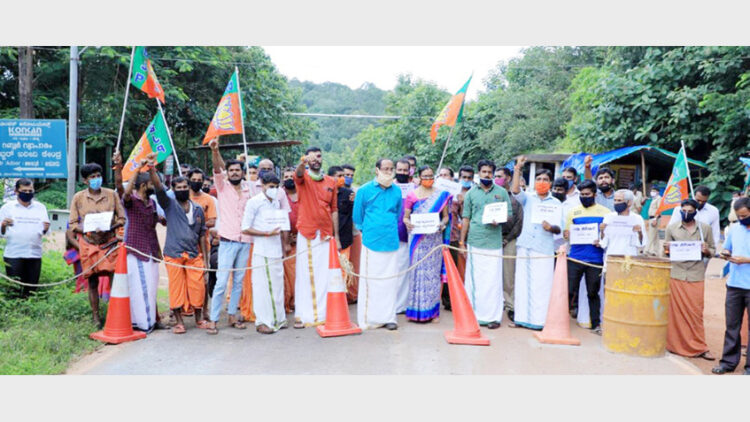 കേരള ഹൈക്കോടതി ഇടക്കാല ഉത്തരവ് ഉണ്ടായിട്ടും ജാല്‍സൂര്‍ റോഡ് തുറക്കാത്തതില്‍ പ്രതിഷേധിച്ച് ബിജെപി നടത്തിയ പ്രകടനം