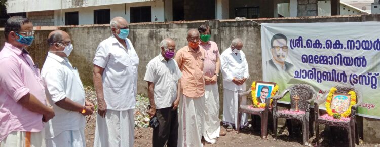 കെ. കെ. നായര്‍ക്ക് സ്മരണാഞ്ജലി അര്‍പ്പിക്കുന്നു