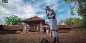 മാടായിക്കാവിന്റെ വടക്കേ നടയില്‍ കളിയാട്ടത്തിന്റ മുന്നൊരുക്കങ്ങളുമായി മേനോത്തിയ്യന്‍ കോറോക്കാരന്‍ കുഞ്ഞിക്കണ്ണന്‍ (ഫയല്‍ ചിത്രം)