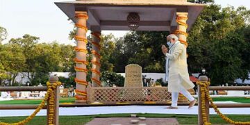 Prime minister Narendra Modi pays tribute to Mahatma Gandhi on his birth anniversary, at Gandhi Smriti