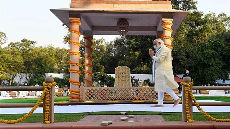 Prime minister Narendra Modi pays tribute to Mahatma Gandhi on his birth anniversary, at Gandhi Smriti