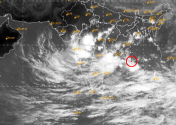 ബംഗാള്‍ ഉള്‍ക്കടലില്‍ രൂപം കൊണ്ട ന്യൂനമര്‍ദം തീവ്രന്യൂനമര്‍ദമായപ്പോള്‍, പ്രധാന ഭാഗം ചുവപ്പ് വൃത്തത്തിനുള്ളില്‍ കടപ്പാട്-ഐഎംഡി