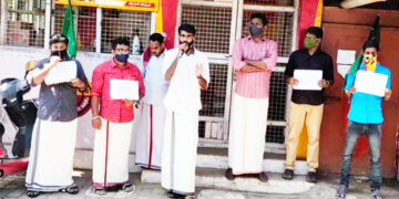 കടപ്പാക്കടയില്‍ യുവമോര്‍ച്ച സംഘടിപ്പിച്ച നില്‍പ്പ് സമരത്തില്‍ നിന്ന്‌