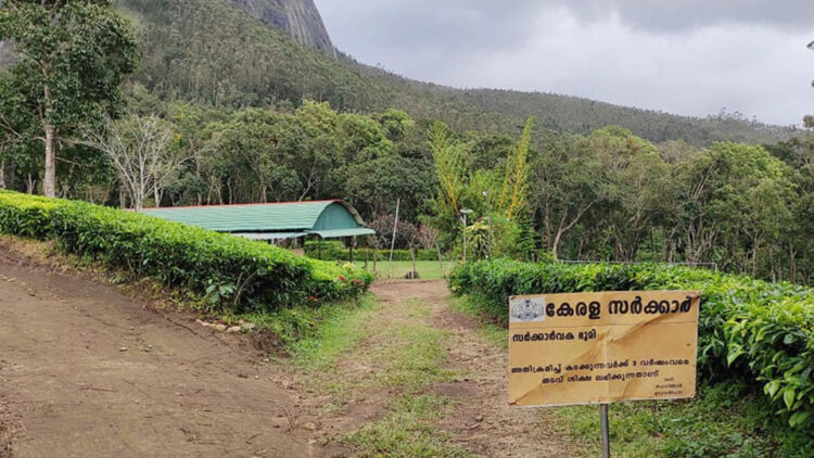 കലിപ്‌സോ അഡ്വഞ്ചേഴ്‌സ് ക്യാമ്പിന് മുന്നില്‍ സര്‍ക്കാര്‍ ഭൂമിയെന്ന് കാട്ടി ബോര്‍ഡ് സ്ഥാപിച്ചപ്പോള്‍