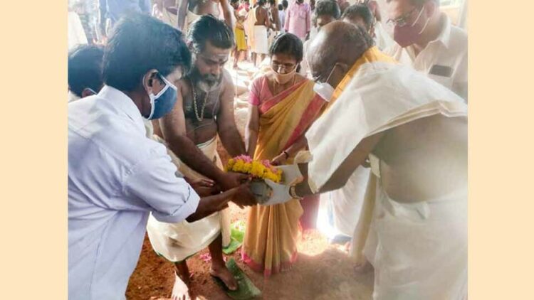 കൊട്ടാരക്കര മഹാഗണപതിക്ഷേത്രത്തിലെ ഉപദേവാലയങ്ങളുടെ ശിലാസ്ഥാപനം ദേവസ്വം പ്രസിഡന്റ് അഡ്വ. എന്‍. വാസു നിര്‍വഹിക്കുന്നു