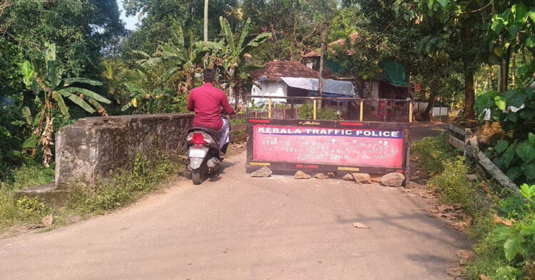 രണ്ടുപാലത്ത് ഡിവൈഡര്‍ സ്ഥാപിച്ച് റോഡ് അടച്ചപ്പോള്‍