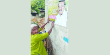 കഴുതുരുട്ടിയില്‍ വയോധിക മാമ്പഴത്തറ സലീമിന്റെ ചിത്രത്തില്‍ സ്‌നേഹം പങ്കിടുന്നു