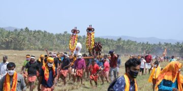 മച്ചാട് മാമാങ്കത്തിനോടനുബന്ധിച്ച് നടന്ന കുതിര വരവ്