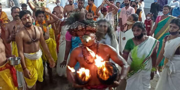 വില്വാദ്രിനാഥ ക്ഷേത്രത്തില്‍ കാവേറ്റത്തിനെത്തിയ കുംഭാര സമുദായക്കാര്‍