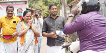 കോട്ടയം മണ്ഡലം എന്‍ഡിഎ സ്ഥാനാര്‍ത്ഥി മിനര്‍വ മോഹന്‍ വോട്ട് അഭ്യര്‍ത്ഥിക്കുന്നു