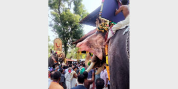 പൂരത്തിന് സമാപനം കുറിച്ച് പാറമേക്കാവ് തിരുവമ്പാടി വിഭാഗങ്ങൾ ശ്രീ മൂലസ്ഥാനത്ത് ഉപചാരം ചൊല്ലി പിരിയുന്നു