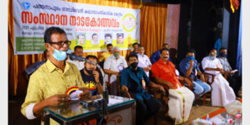 കൊല്ലം സോപാനം ആഡിറ്റോറിയത്തില്‍ പത്തനാപുരം ഗാന്ധിഭവന്‍ സംഘടിപ്പിക്കുന്ന സംസ്ഥാന നാടകോല്‍സവം നടന്‍ ഇന്ദ്രന്‍സ് ഉദ്ഘാടനം ചെയ്യുന്നു