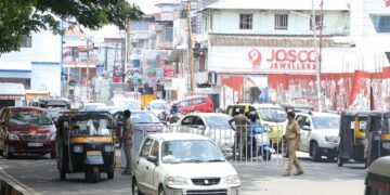 തൃശൂർ നഗരത്തിൽ വാഹന പരിശോധനക്കിടെയുണ്ടായ തിരക്ക്