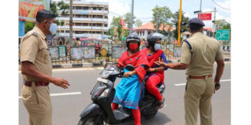 കൊവിഡ് നിയന്ത്രണത്തെ തുടര്‍ന്ന് ചിന്നക്കടയില്‍ പോലീസിന്റെ വാഹനപരിശോധന