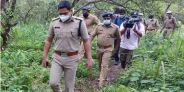 പാടത്ത് ഇന്നലെ ദക്ഷിണമേഖലാ റേഞ്ച് ഐജി സഞ്ജയ് കുമാര്‍ ഗരുഡിന്‍ സന്ദര്‍ശിച്ചപ്പോള്‍