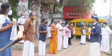 പിണറായി സർക്കാരിൻ്റെ ബി ജെ പി വേട്ടക്കെതിരെ തൃശൂർ കോർപ്പറേഷനു മുന്നിൽ സംഘടിപ്പിച്ച പ്രതിഷേധ ജ്വാല