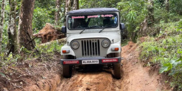 ഇടമലക്കുടിയിലേക്ക് സംഘം പോയ വനംവകുപ്പിന്റെ വാഹനം