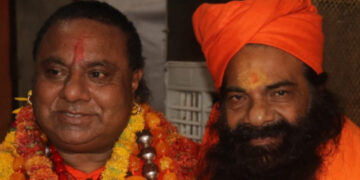 സ്വാമി രാജേന്ദ്ര ഗുരുവും ആചാര്യ ദേവേന്ദ്രയും വൃന്ദാവനിലെ 1008 മഹാമണ്ഡലേശ്വര്‍ അഭിഷേക ചടങ്ങില്‍