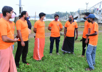 ആലുവ മണപ്പുറത്ത് എത്തിയിരിക്കുന്ന സേവാഭാരതി പ്രവര്‍ത്തകര്‍