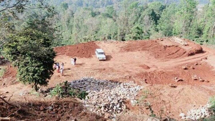 നാടുകാണിക്കുന്നിലെ അനധികൃത കുന്നിടിക്കലിനും പാറ ഖനനവും