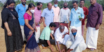 'വിഷുവിന് വിഷരഹിത പച്ചക്കറി' ആനക്കര ഗ്രാമപഞ്ചായത്ത് പ്രസിഡന്റ് കെ. മുഹമ്മദ് ഉദ്ഘാടനം ചെയ്യുന്നു