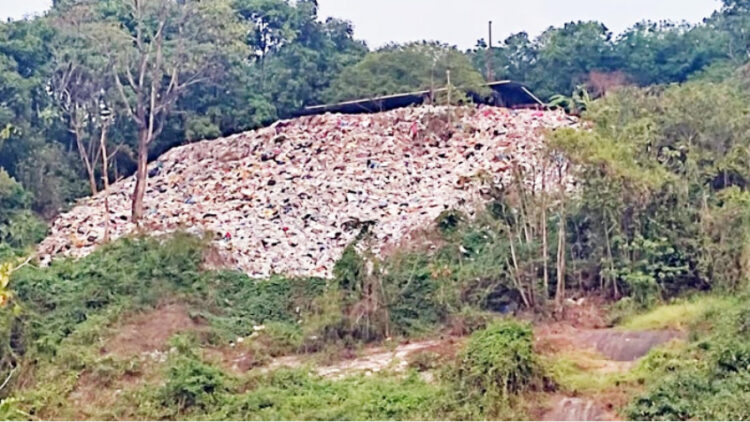 ഈരാറ്റുപേട്ട തേവരുപാറയിലെ മാലിന്യക്കൂമ്പാരം